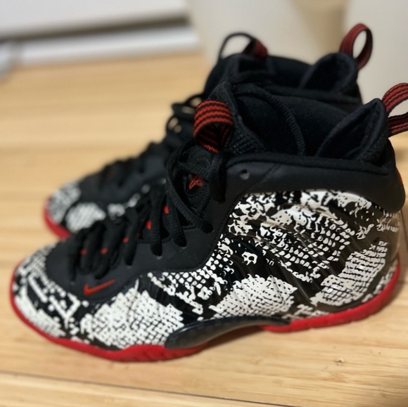 Nike Air Foamposite - Picture 2 of 5